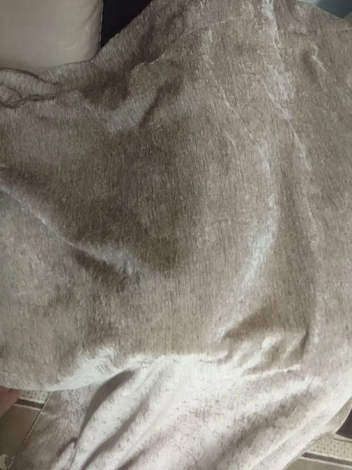 باسلام پرده مخمل تمیز وسالم به فروش میرسد|پرده، رانر، رومیزی|تربتحیدریه, بالا ولایت|دیوار