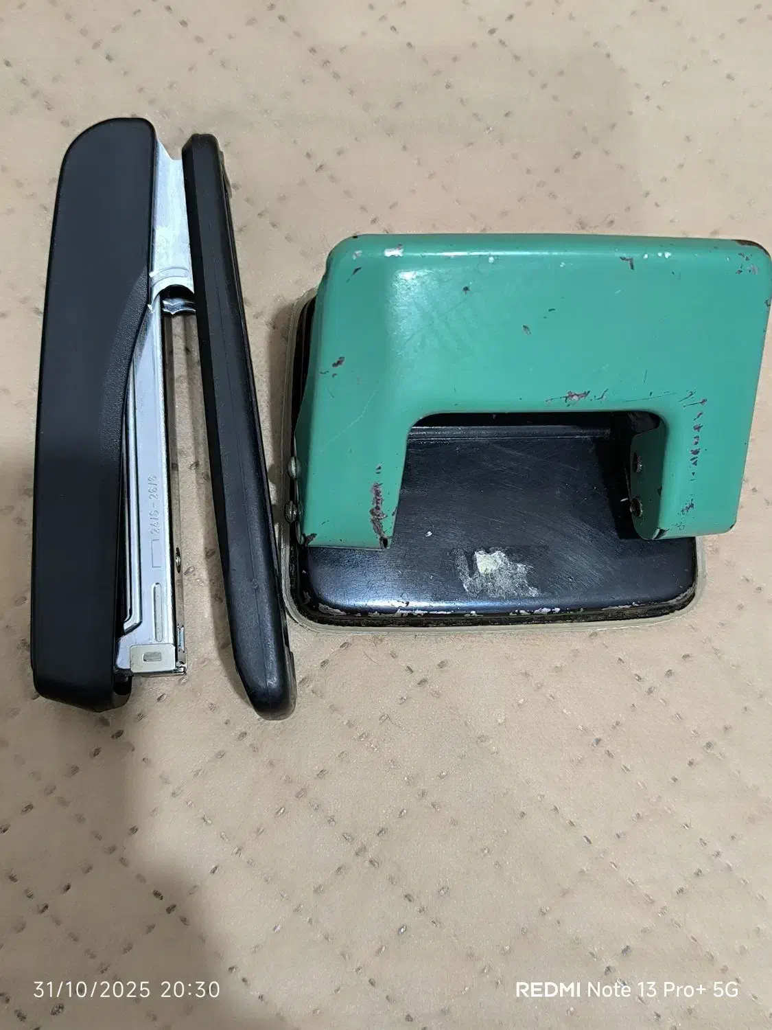 منگنه و پانچ|لوازم التحریر|مسجد سلیمان, |دیوار