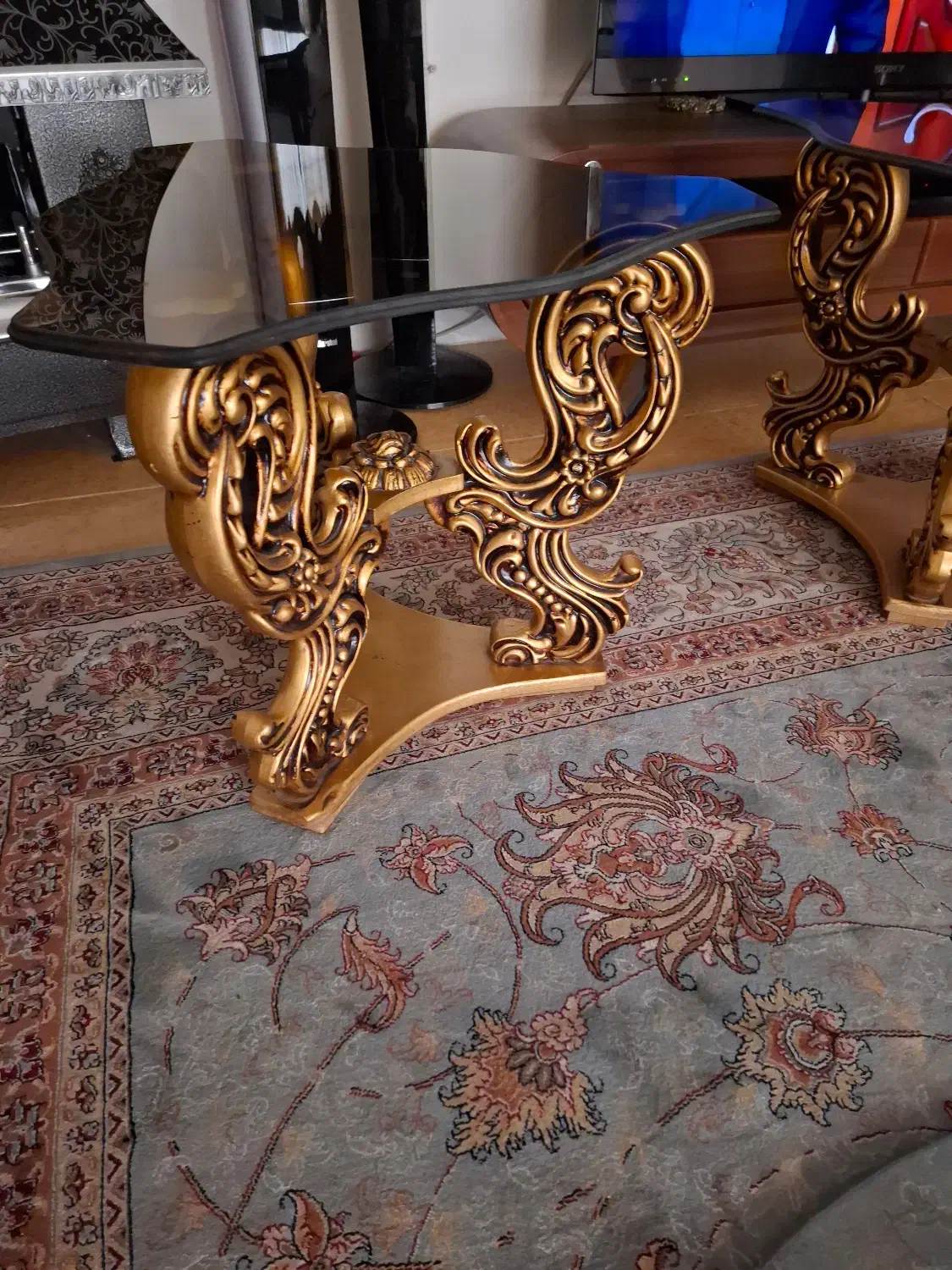 میزجلومبلی و۲تاعسلی سلطنتی اصل درحدنو بدون خط وخش|مبلمان خانگی و میز عسلی|کرمانشاه, |دیوار