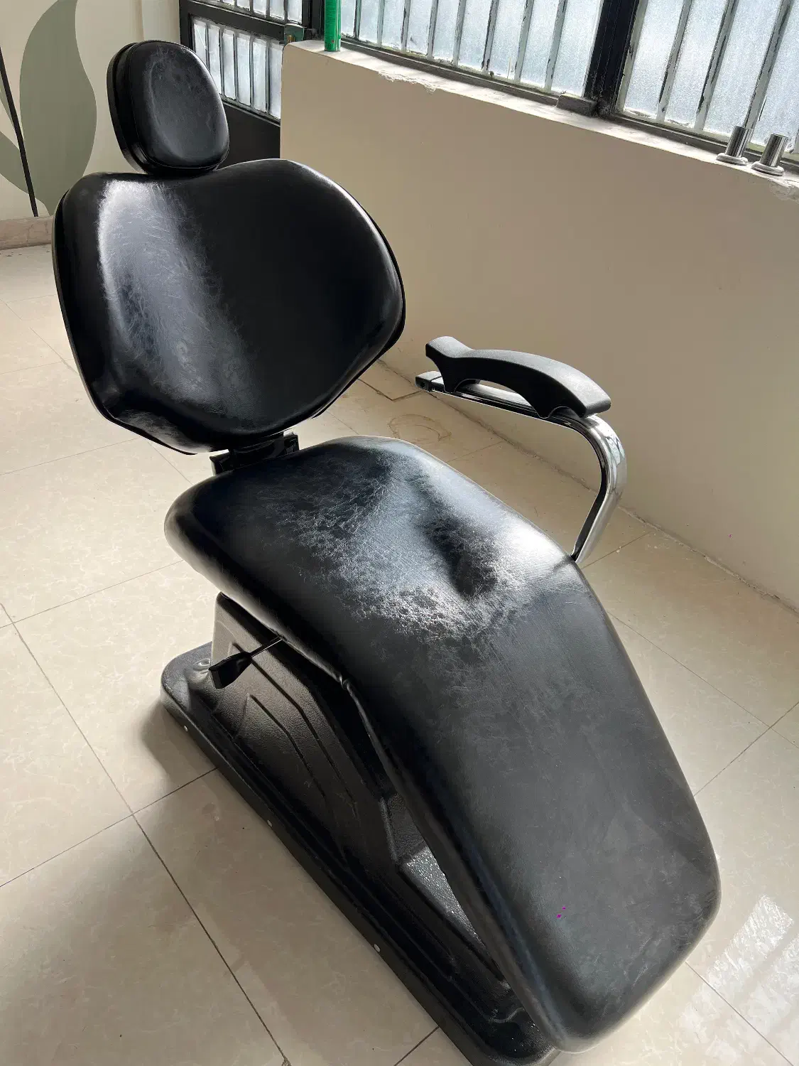 صندلی اصلاح|آرایشگاه و سالن‌های زیبایی|مشهد, نیروی هوایی|دیوار