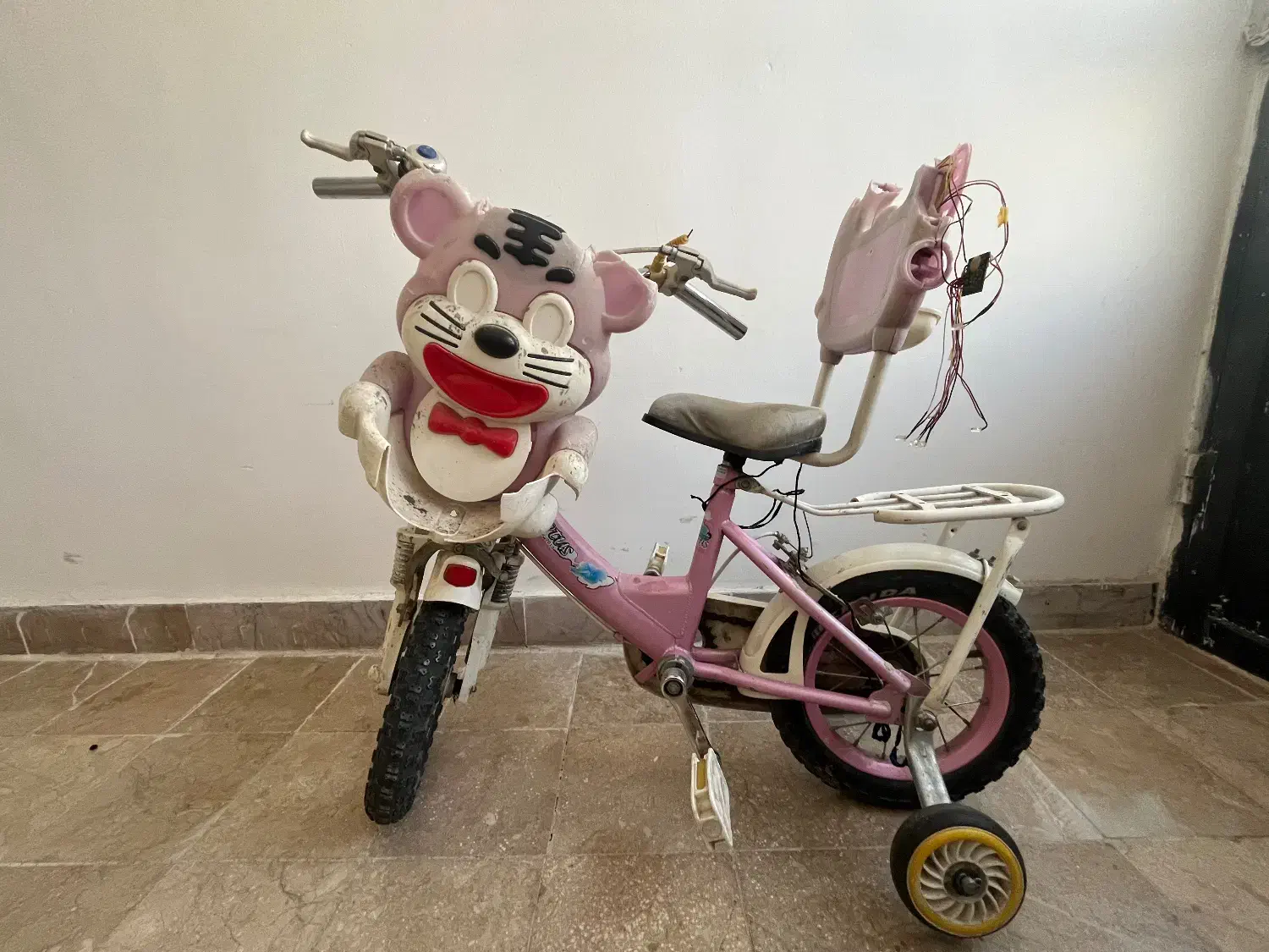 دوچرخه دخترانه با کمکی|دوچرخه، اسکیت، اسکوتر|مشهد, امامیه (شهرک غرب)|دیوار