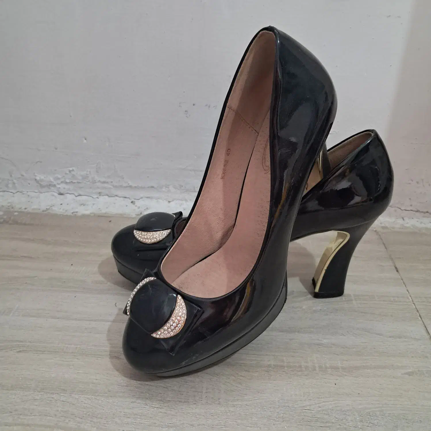 کفش مجلسی|کیف، کفش، کمربند|کهریزک, |دیوار