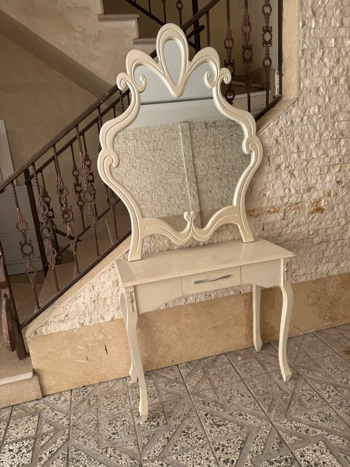 آینه و کنسول سفید|بوفه، ویترین، کنسول|مشهد, هفت تیر (آب و برق)|دیوار