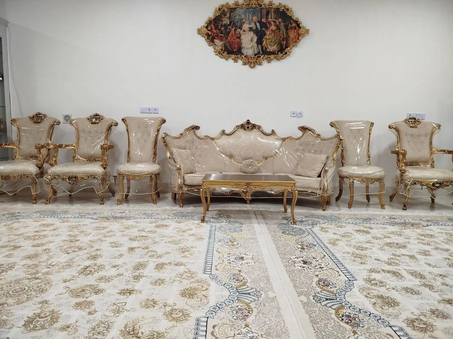 مبل سلطنتی ۹نفره|مبلمان خانگی و میز عسلی|ششطراز, |دیوار