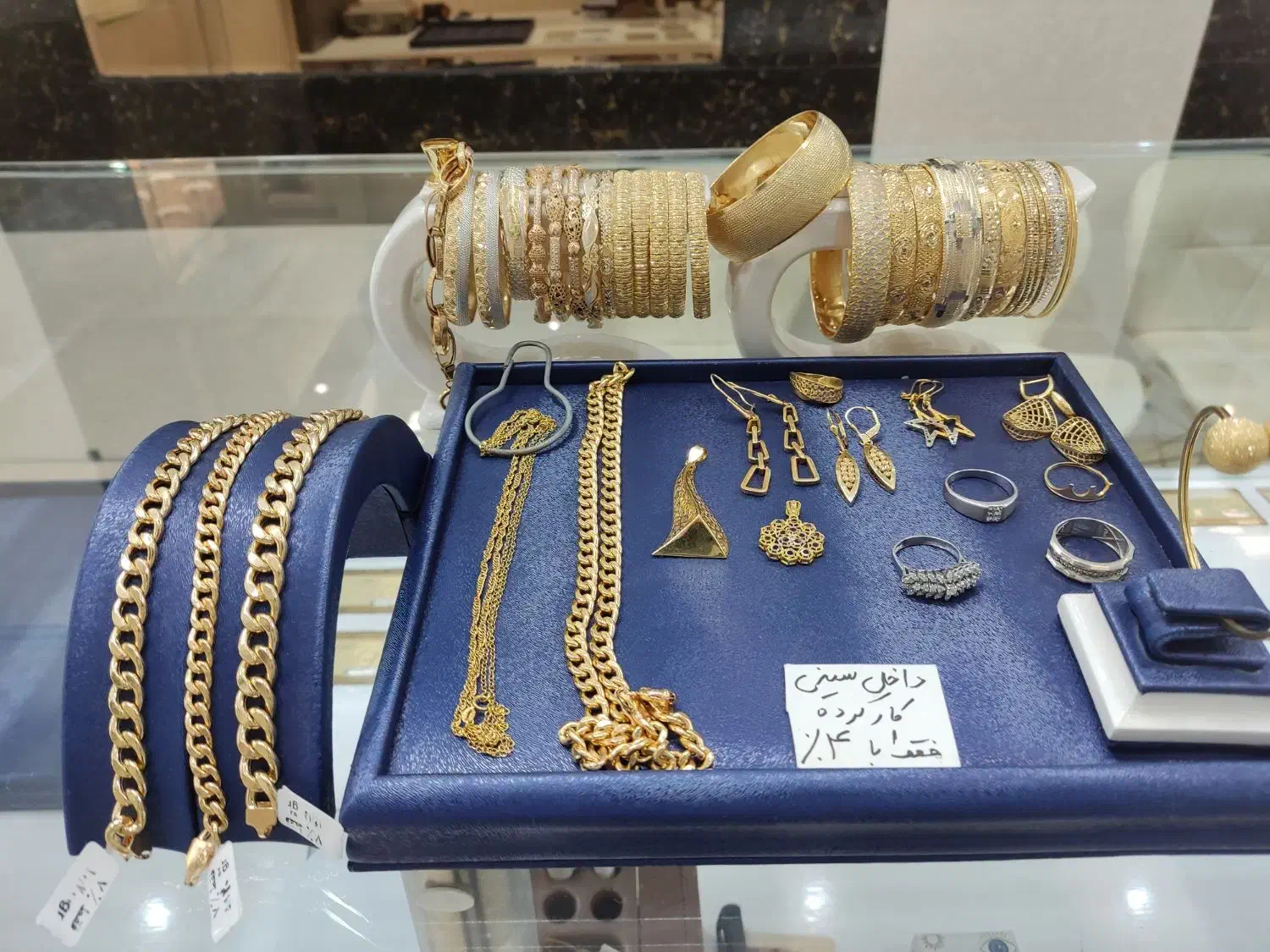 طلای نوجوان. طلای لوکس کارکرده با 4 و2.5 درصد|جواهرات|تبریز, |دیوار