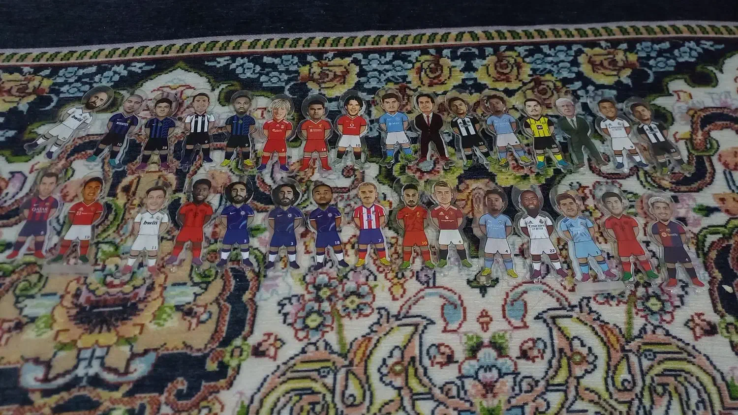 کیمدی|اسباب‌‌بازی|رشت, دخانیات|دیوار