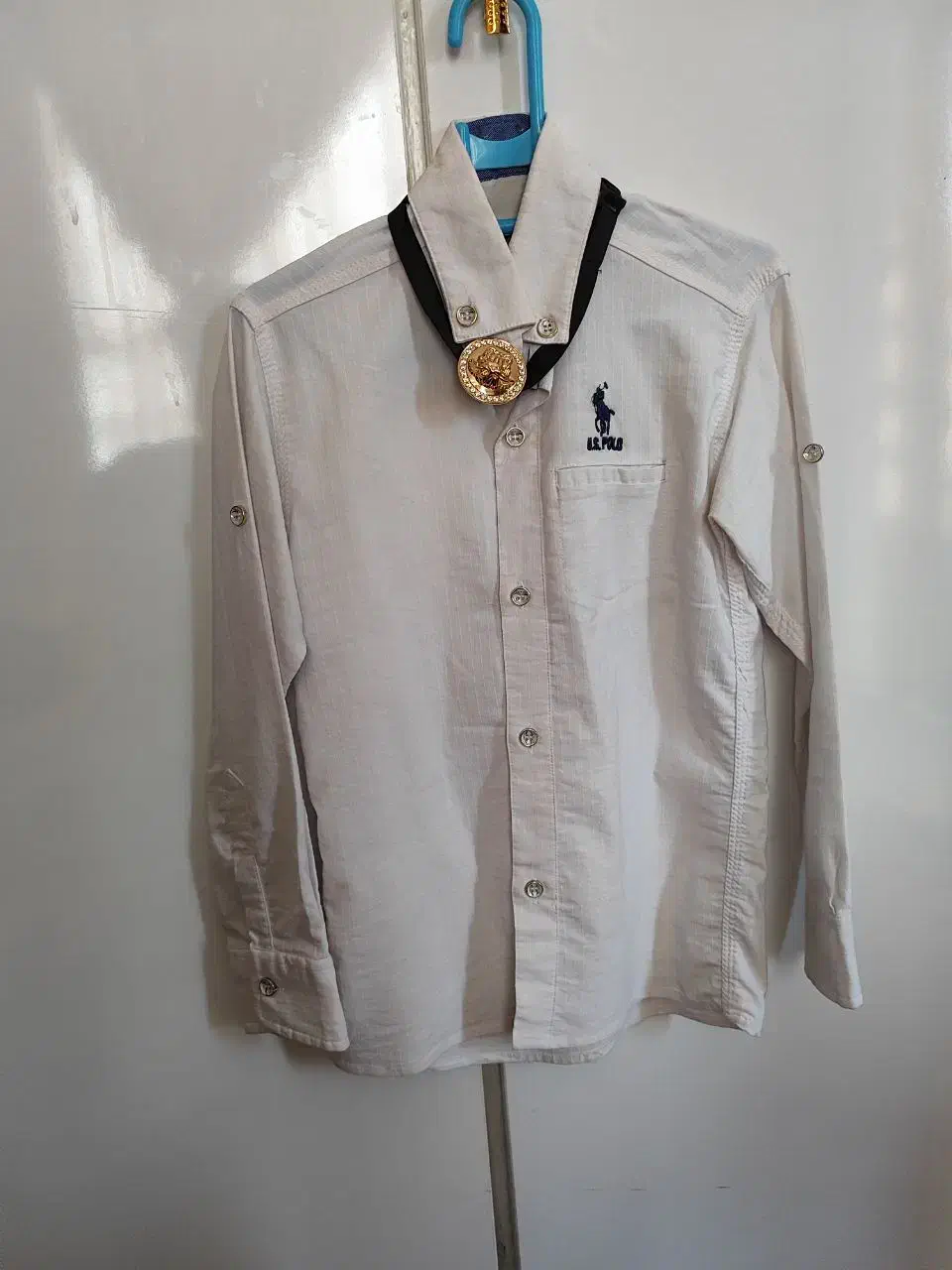 کت بچگانه همراه با پیراهن است|کفش و لباس بچه|شیراز, شهرک مطهری|دیوار