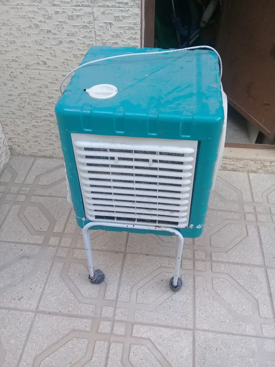 کولر ابی ۲۵۰۰ درحد نو با پایه و شناور|کولر آبی|سمنان, |دیوار