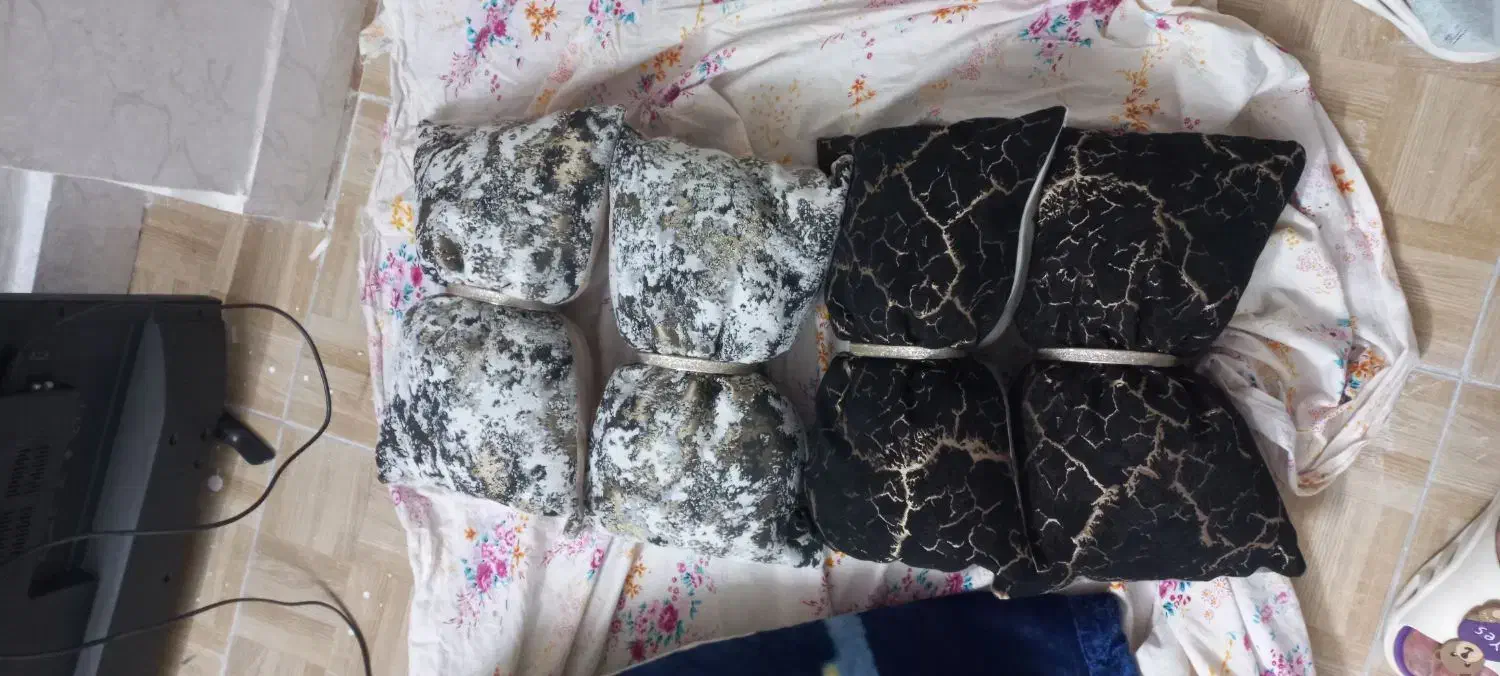 بالش رومبلی|رختخواب، بالش، پتو|خوی, |دیوار