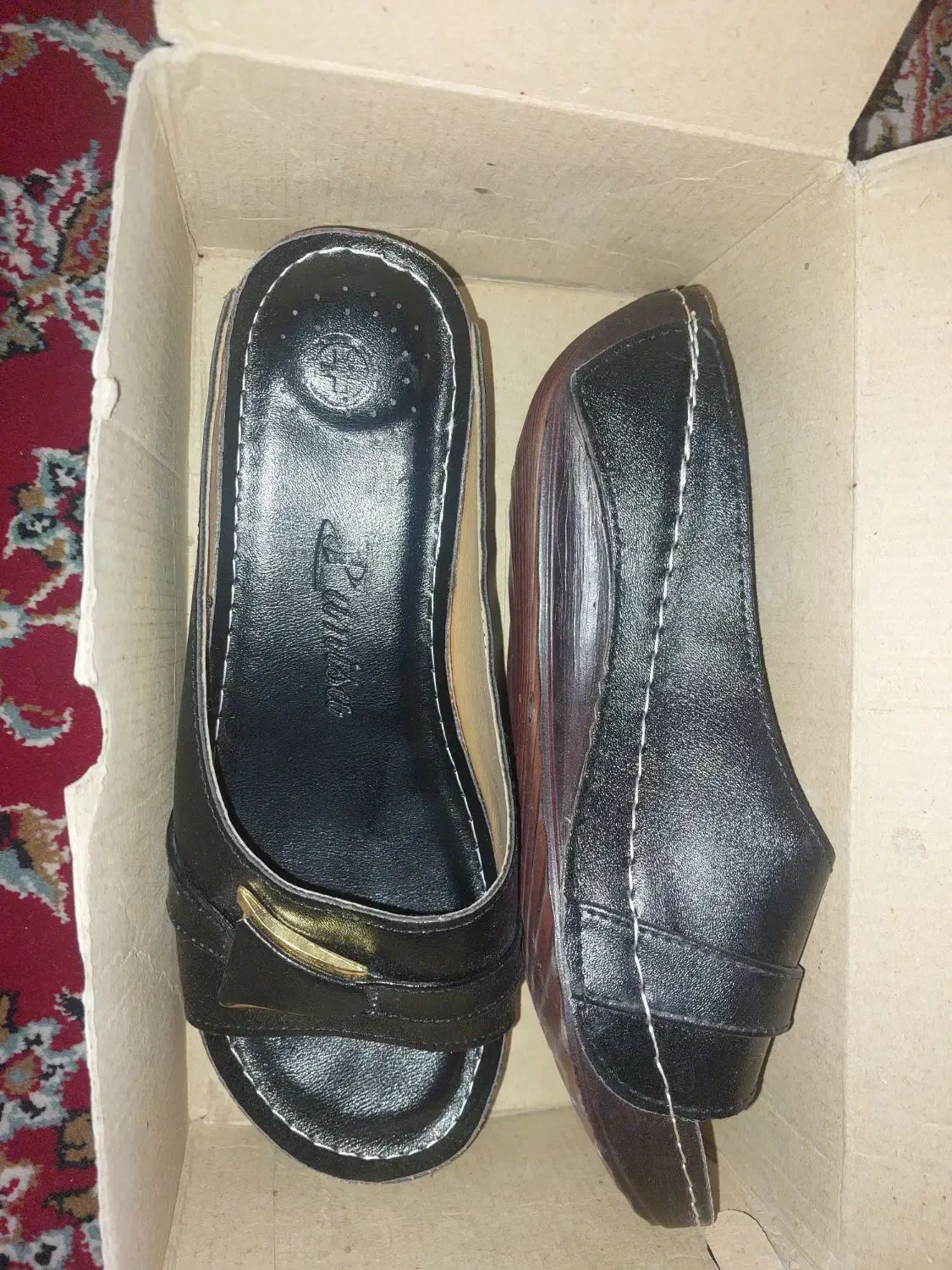 با سلام یک جفت صندل مشکی زنانه چرم|کیف، کفش، کمربند|اصفهان, رکن الدوله شرقی|دیوار