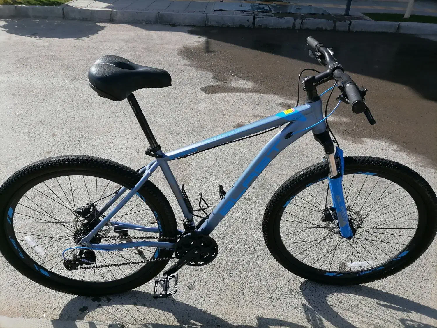 بلست 29 مدل رادیکال دوچرخه کل لوازمش عوض شده|دوچرخه، اسکیت، اسکوتر|گلبهار, شهر جدید گلبهار|دیوار