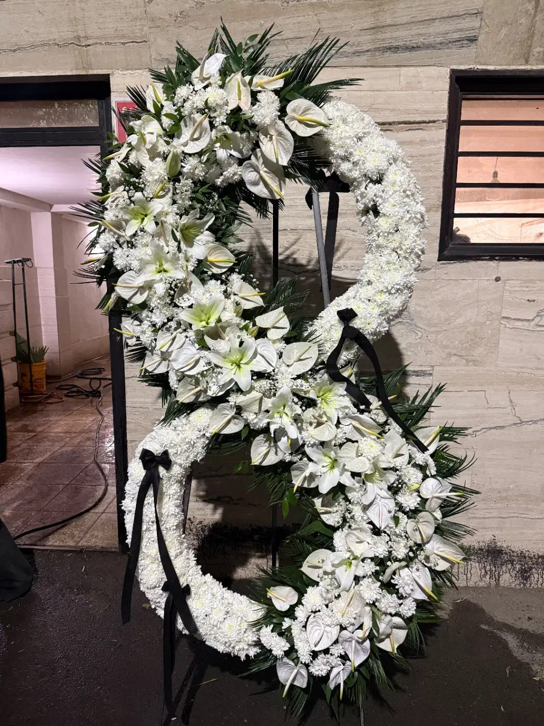 تاج گل سه تا هفت طبقه مدرن|گل و گیاه طبیعی|تهران, امانیه|دیوار