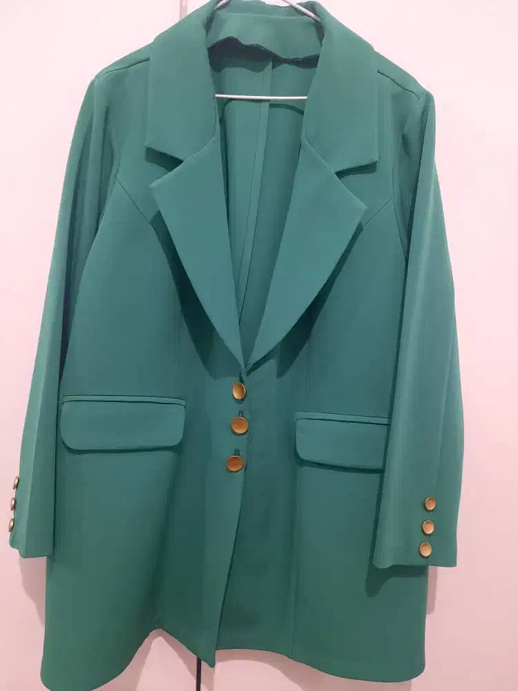 بارونی،مانتو|لباس|رشت, باهنر|دیوار