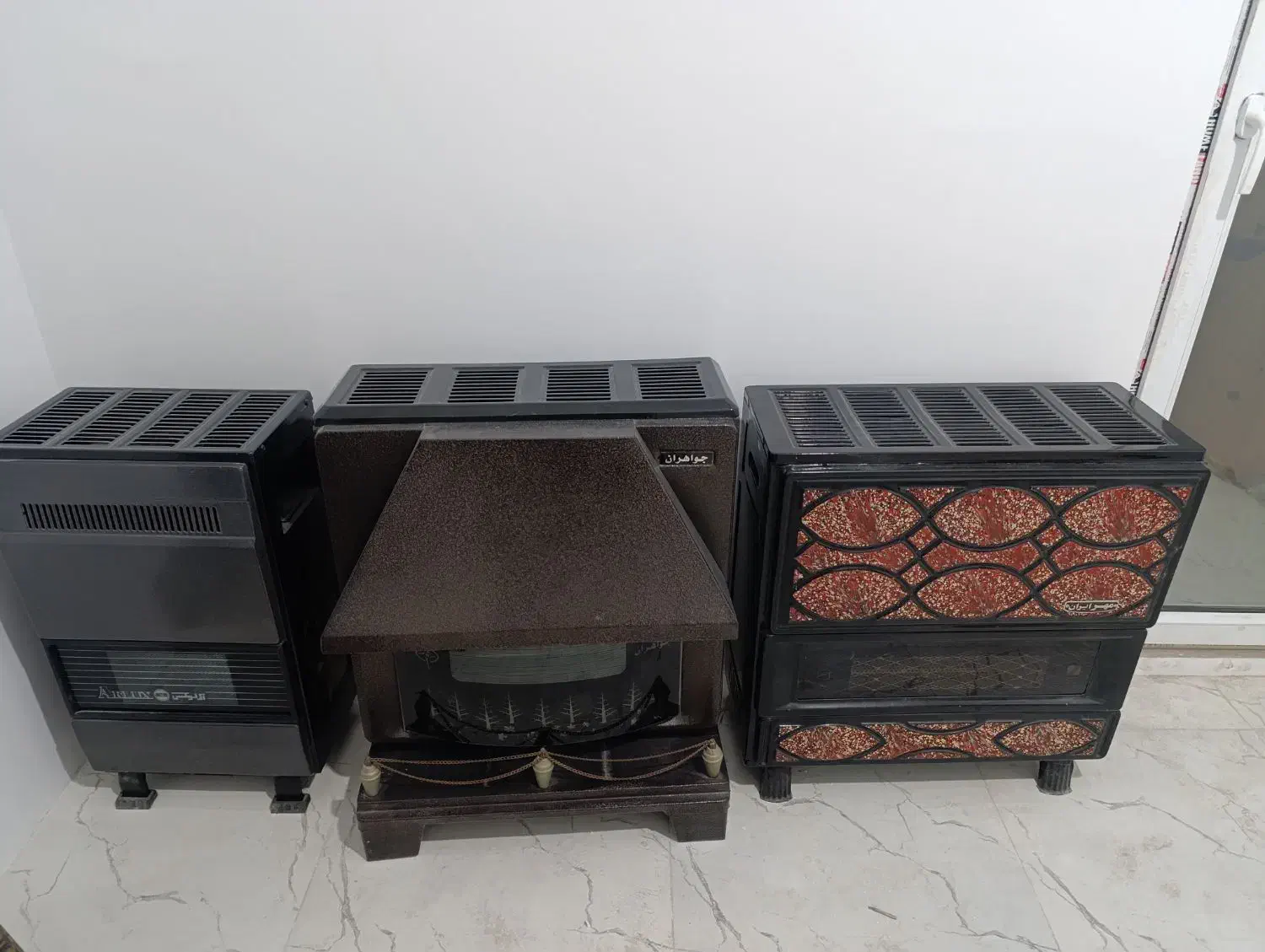 ۳عددبخاری ۲عدد پنکه سقفی۱ عدد میز ناهارخوری وتابلو|بخاری، هیتر، شومینه|جویبار, |دیوار