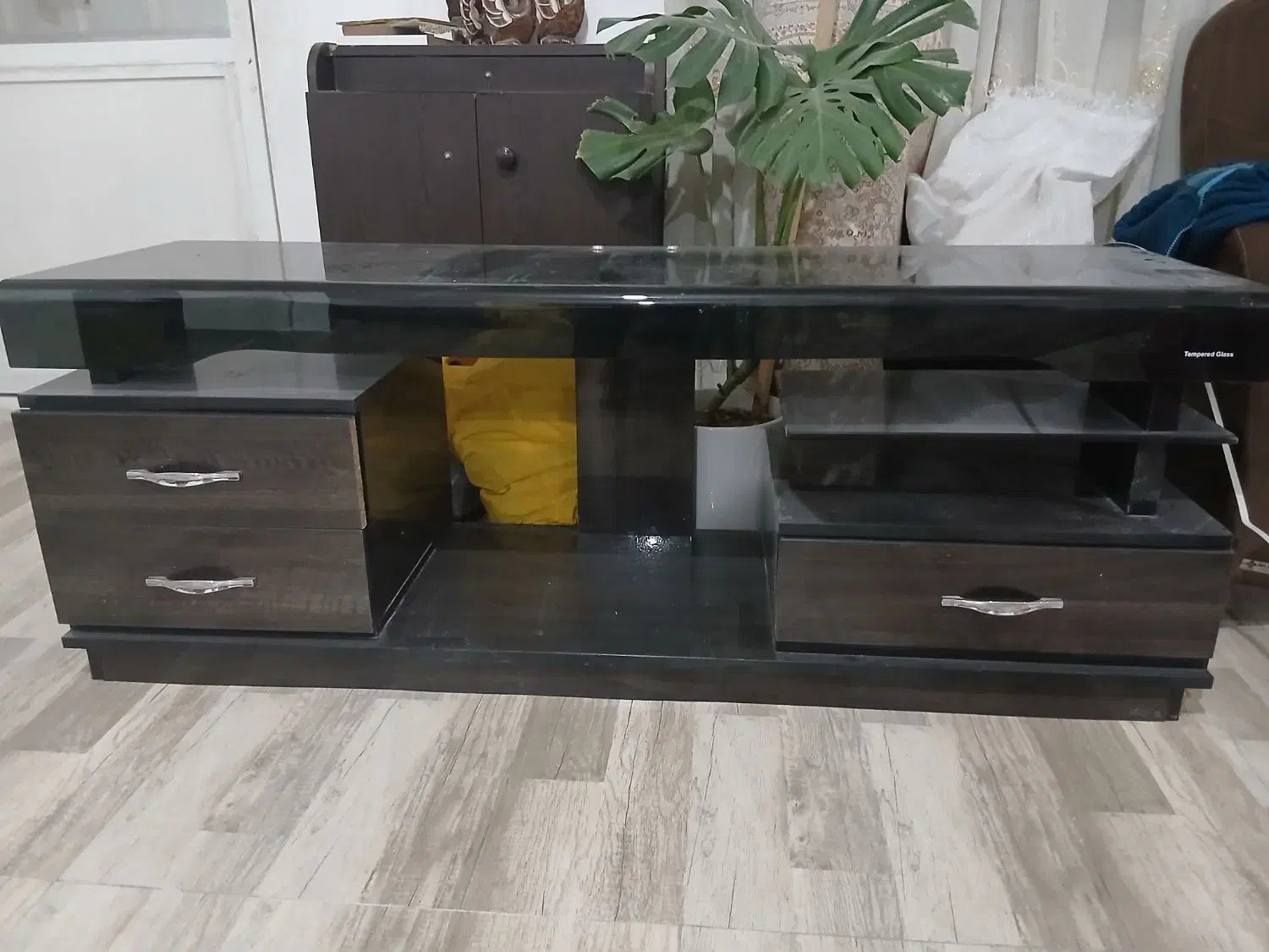 میز تلوزیون بسیار تمیز وزیبا|میز تلویزیون|قم, شهرک مهدیه|دیوار