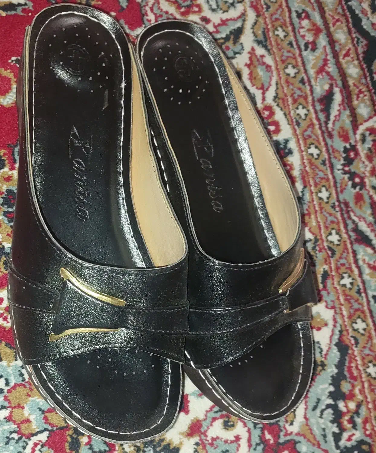 با سلام یک جفت صندل مشکی زنانه چرم|کیف، کفش، کمربند|اصفهان, رکن الدوله شرقی|دیوار