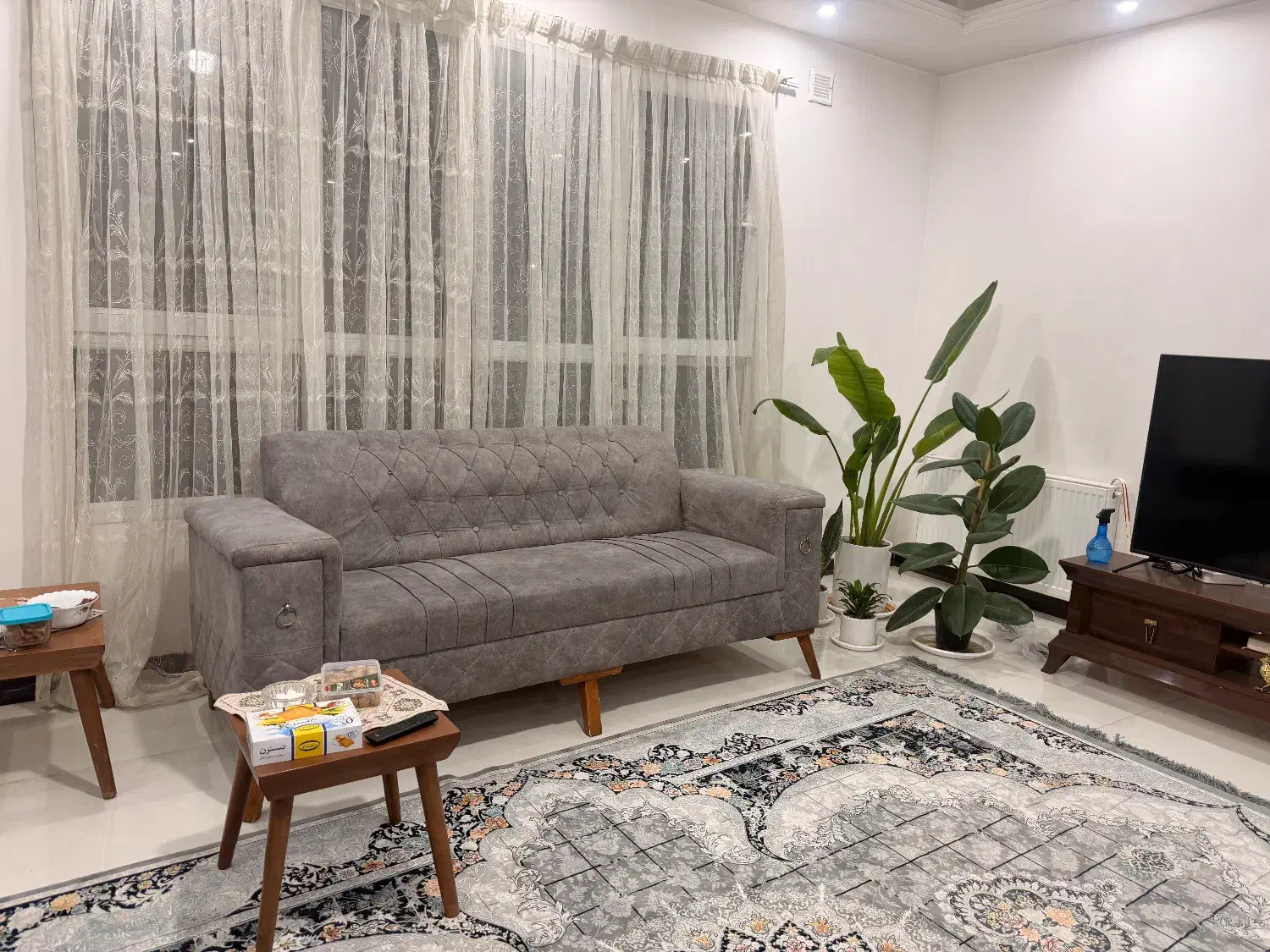 مبل مدل چستر درحد نو با کفی سالم و میز وسط|مبلمان خانگی و میز عسلی|قدس, شهرک دانش|دیوار