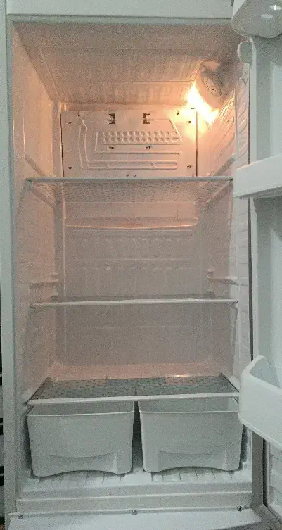 یک عدد یخچال تمیز|یخچال و فریزر|قم, نیروگاه|دیوار