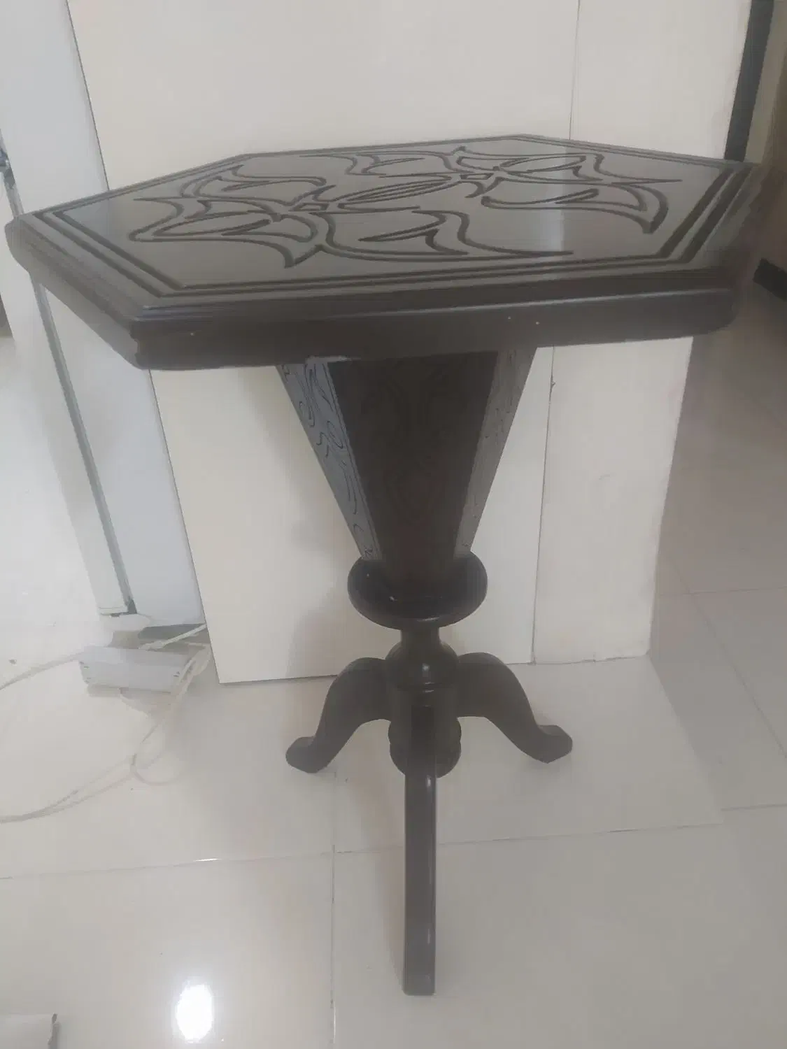 میز|میز و صندلی غذاخوری|قم, شاه سید علی|دیوار