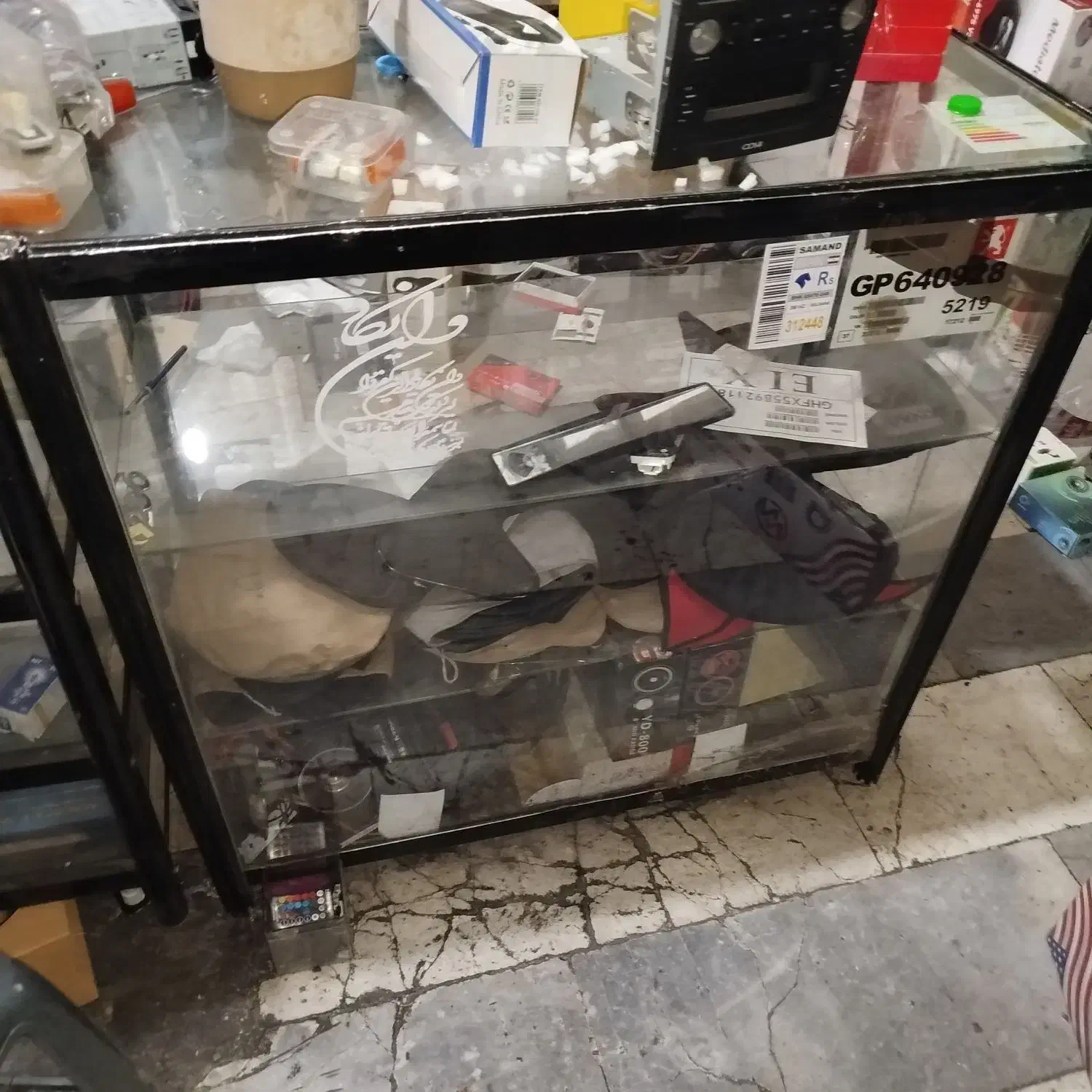 ویترین به قیمت عالی بفروش میرسد|بوفه، ویترین، کنسول|شیراز, دارالرحمه|دیوار