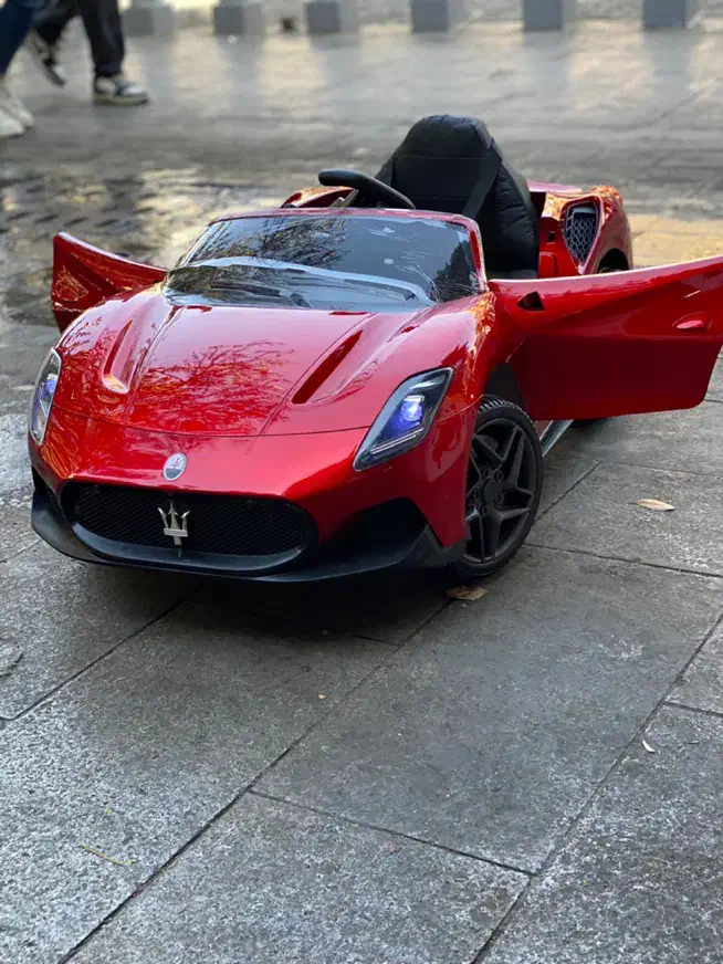 ماشین شارژی مازاراتی ۵ موتوره سوییچی دسته چمدانی|اسباببازی بچه|تهران, بازار|دیوار