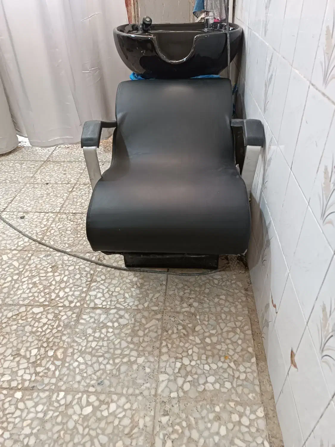 سرشور با تمام شیرآلات در حد نو    4600000|آرایشگاه و سالنهای زیبایی|زابل, |دیوار