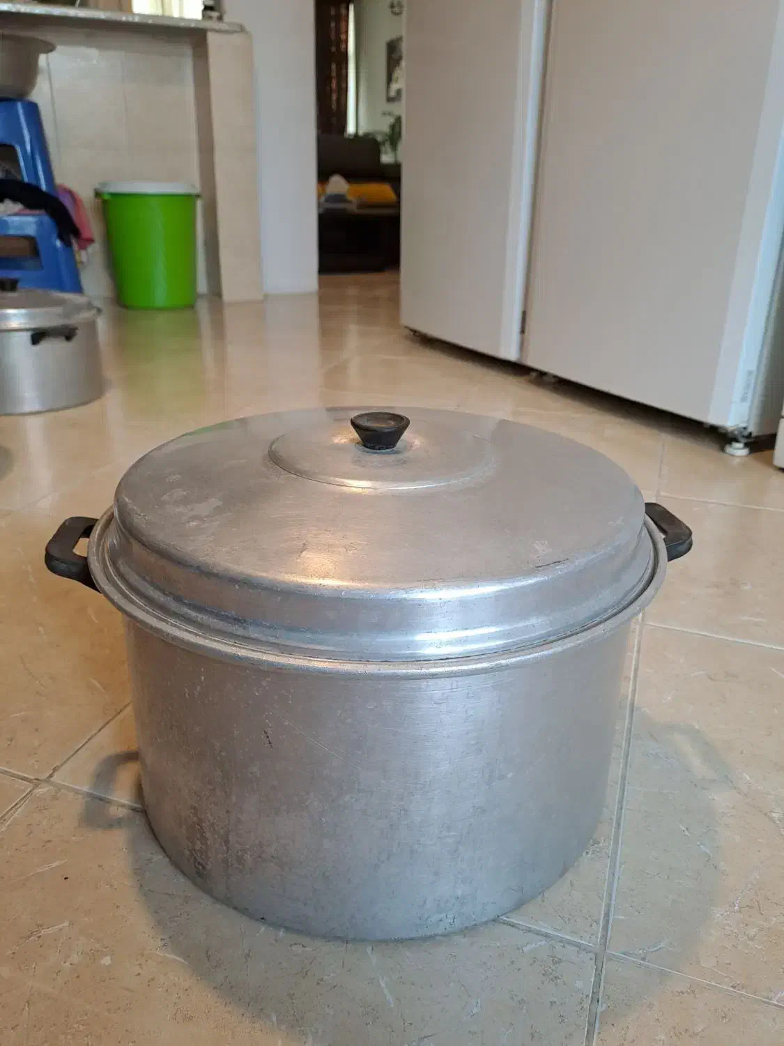 دیگ رویی|ظروف پخت‌وپز|ساری, |دیوار