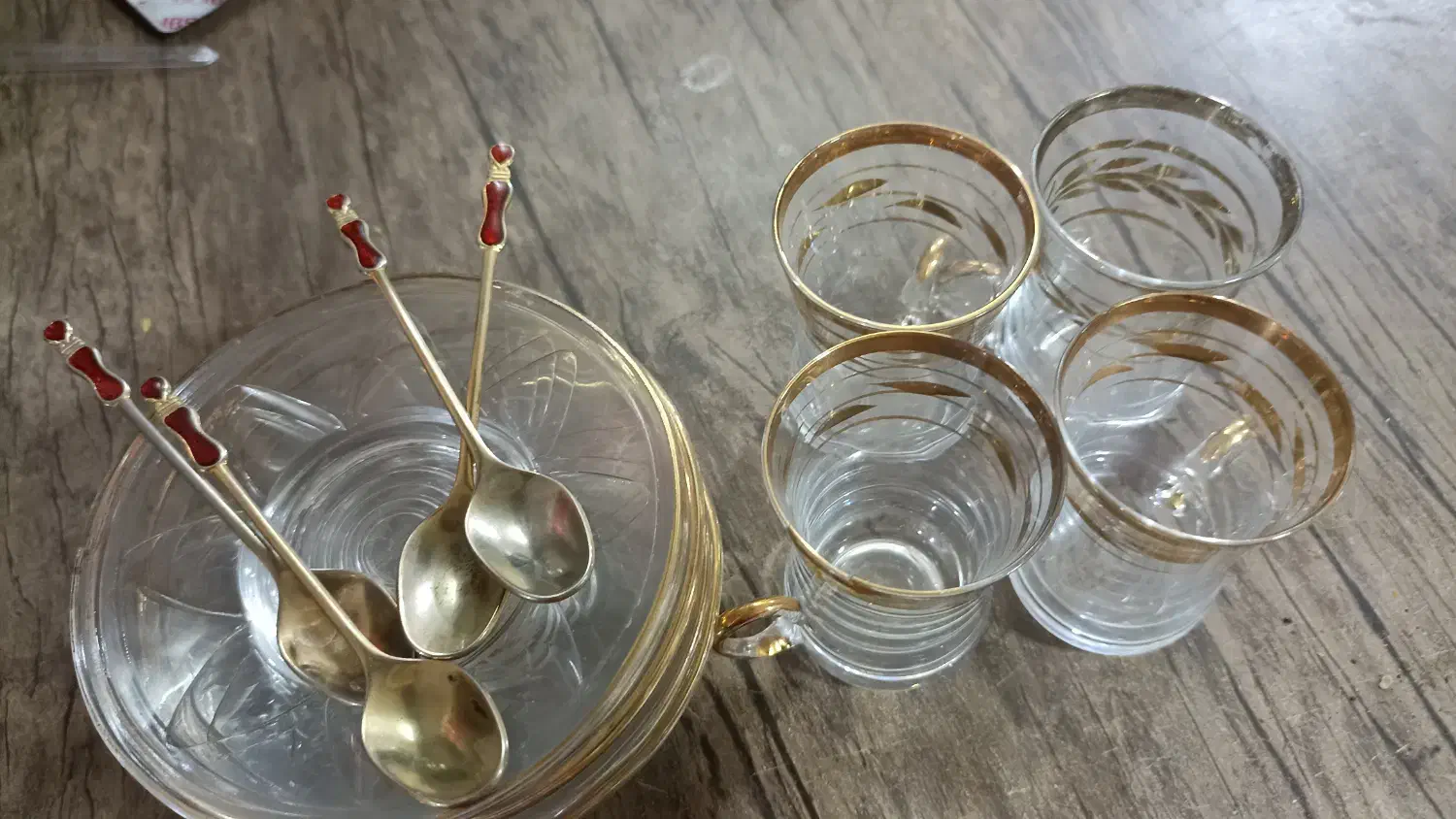 شیک وخاص استکانهای کمر باریک خارجی|ظروف سرو و پذیرایی|اصفهان, طامه|دیوار