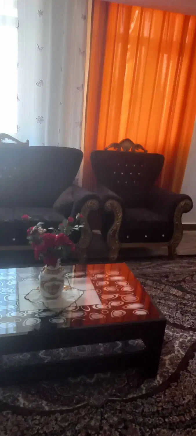 یه دست مبل ۷نفره|مبلمان خانگی و میز عسلی|هشتگرد, طاووسیه|دیوار