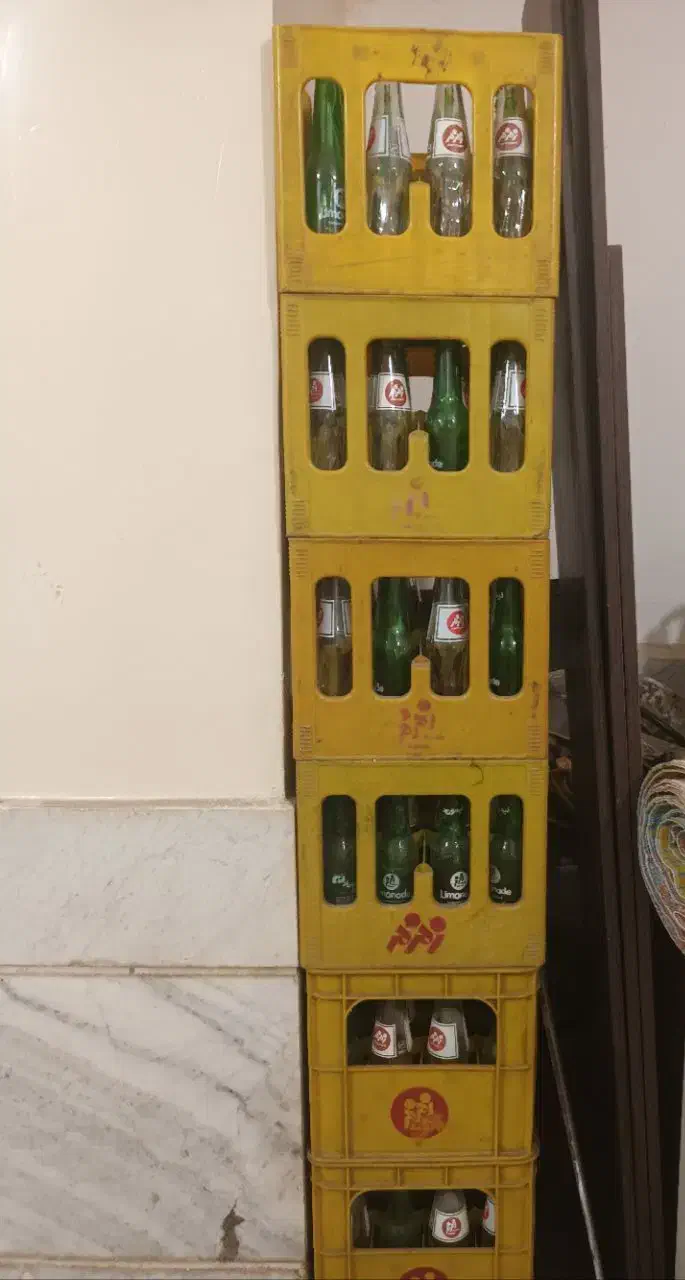 قفسه آهنی وجعبه نوشابه|کتابخانه، شلف، قفسه‌های دیواری|اسلام‌شهر, شهرک انبیا|دیوار