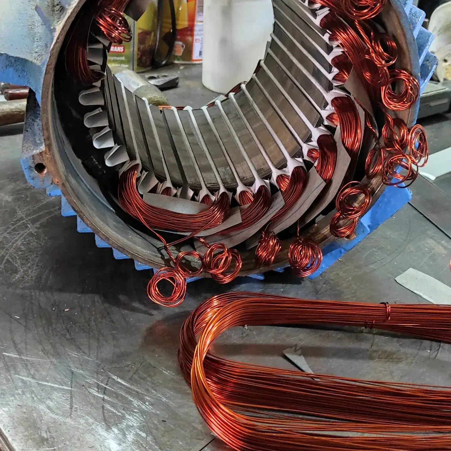 سیم پیچی الکتروموتور تکفاز سه فاز تعمیر بالابرقیچی|خدمات پیشه و مهارت|شیراز, کوزه گری|دیوار