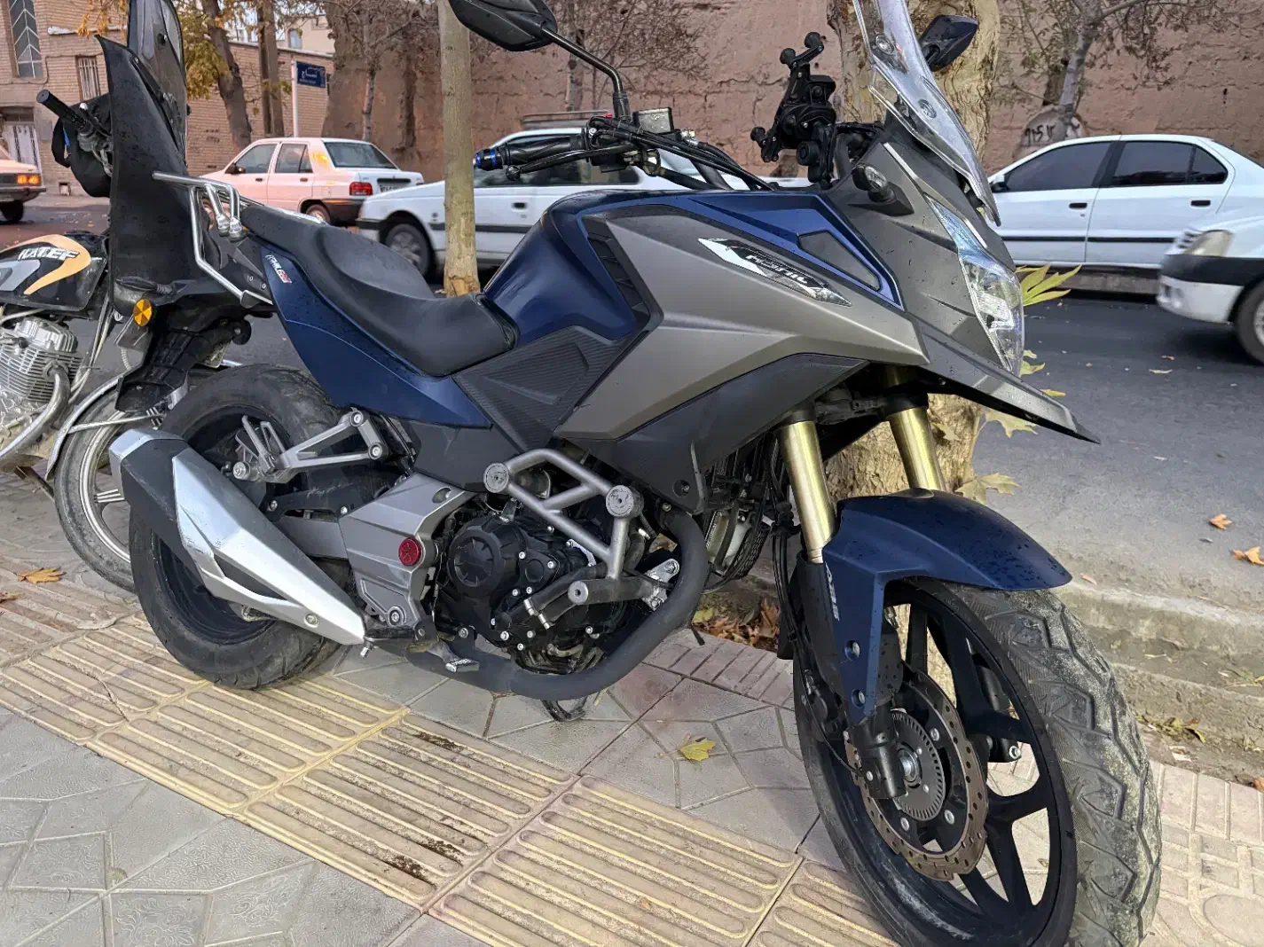 آشیل ادونچر|موتورسیکلت|اصفهان, نقش جهان|دیوار