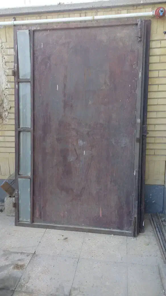 فروش درب ماشین رو آهنی سالم|مصالح و تجهیزات ساختمان|چمران, |دیوار