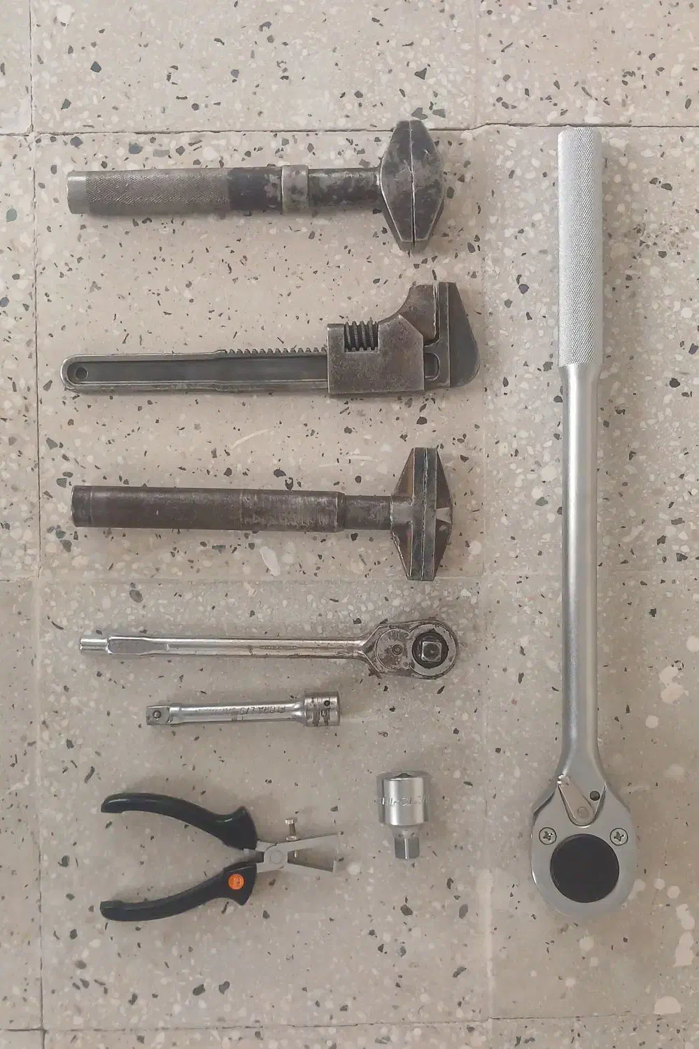 آچار رومانی اف قدیمی کلکسیونی|ابزارآلات|ری, سیزده آبان|دیوار