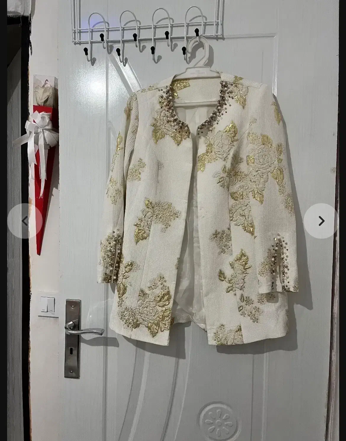 مجلسی کار شده نگین کاری|لباس|رباط‌کریم, نصیرشهر|دیوار