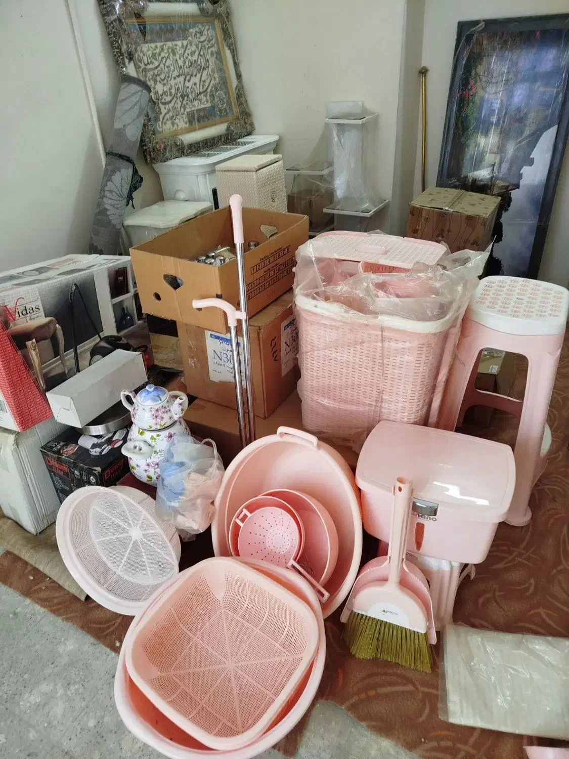 تعدادی لوازم عروس نو|ظروف سرو و پذیرایی|مشهد, شهید احمدی روشن|دیوار