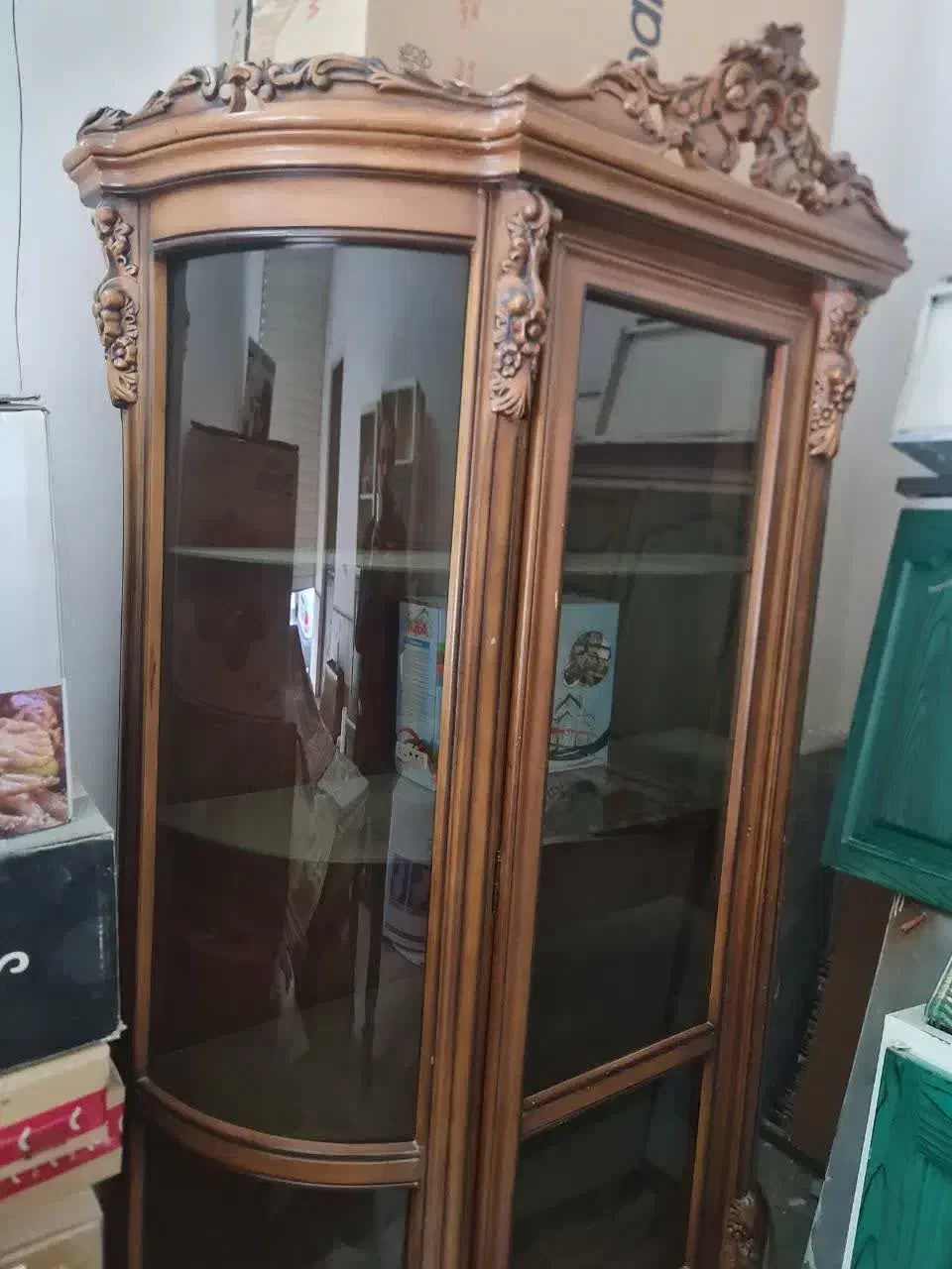 بوفه چوب گردو بسیار شکیل( طرح کلاسیک)|بوفه، ویترین، کنسول|مشهد, گوهرشاد|دیوار