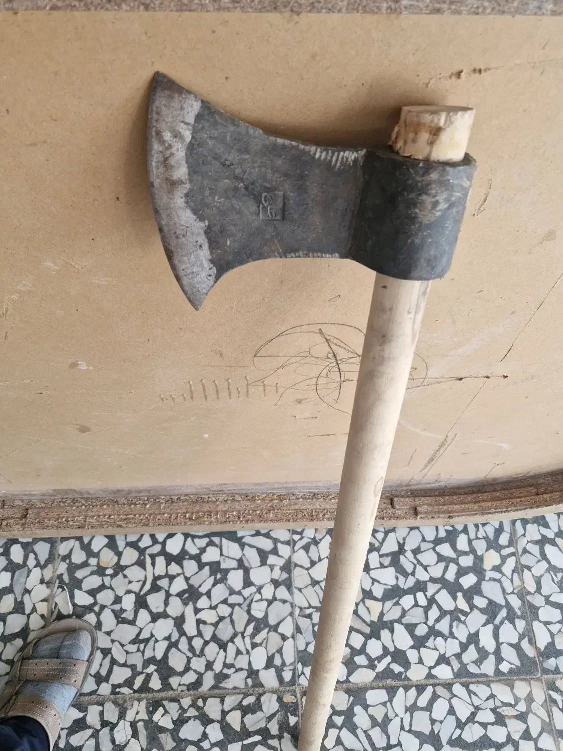 تبر|ابزارآلات|اصفهان, ارغوانیه|دیوار