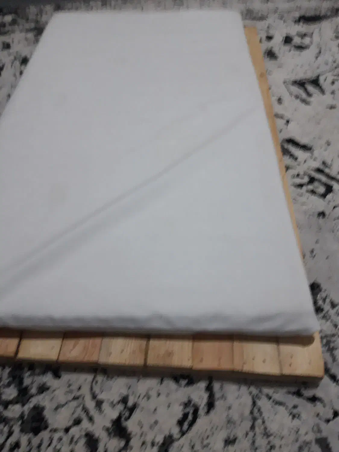 تخت کنار مادر|تخت و صندلی بچه|رباط‌کریم, رباط‌کریم|دیوار