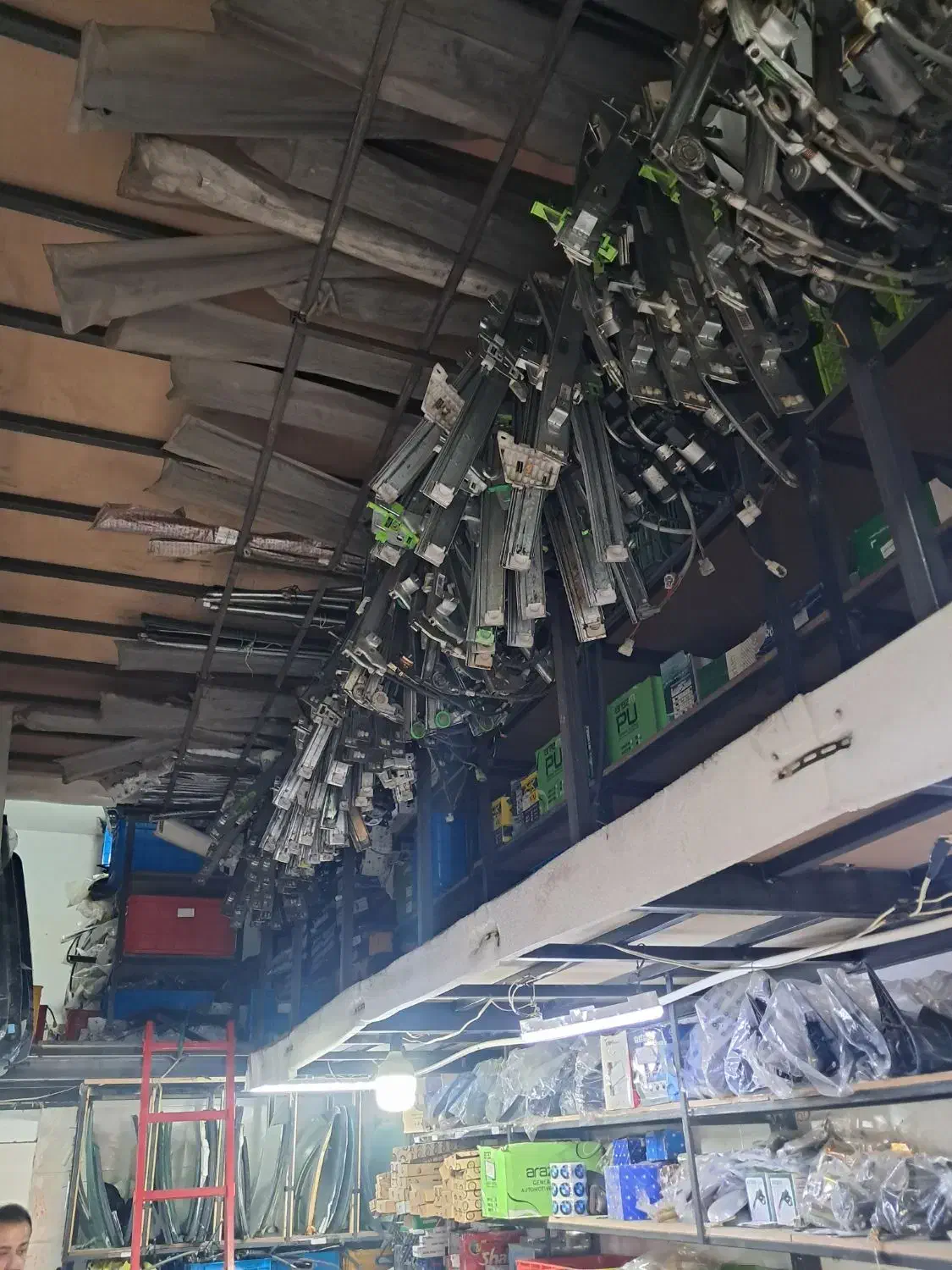 شیشه اتومبیل تعمیر قفل اتومبیل تعمیر شیشه بالابر|خدمات موتور و ماشین|تهران, علم و صنعت|دیوار