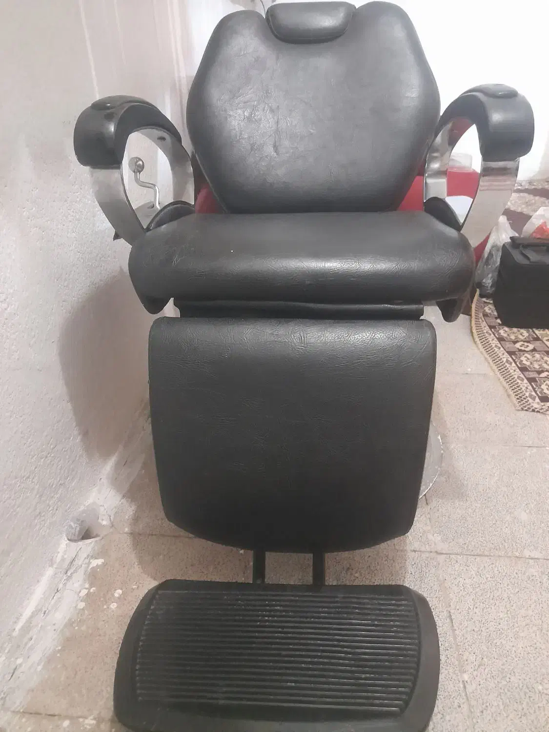 صندلی اریشگری در حد نو|آرایشگاه و سالنهای زیبایی|فولادشهر, A3|دیوار