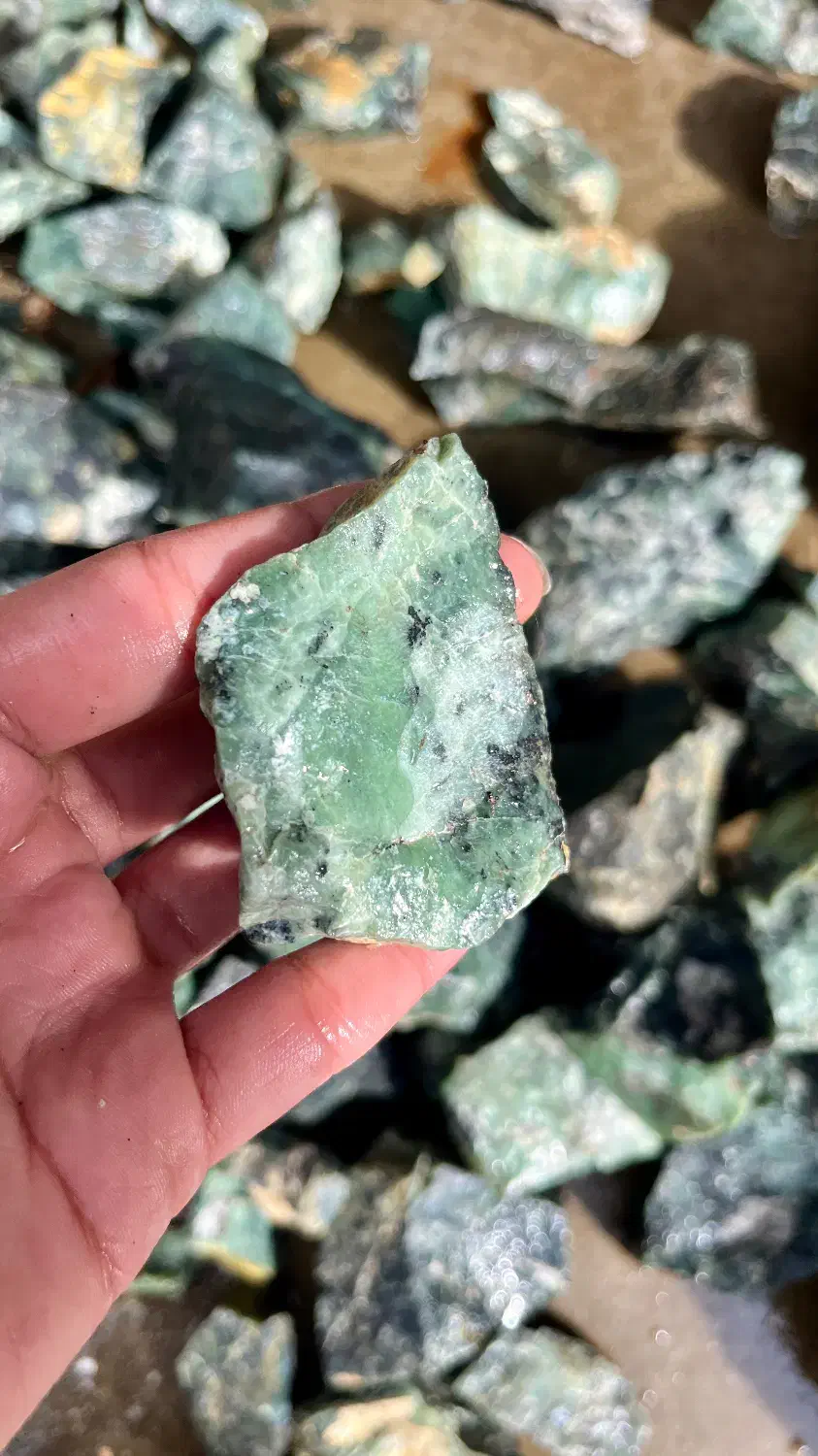 یشم تا ۶۰۰ کیلو موجود کیلویی ۲۰۰|کلکسیون اشیاء عتیقه|گنبد کاووس, |دیوار