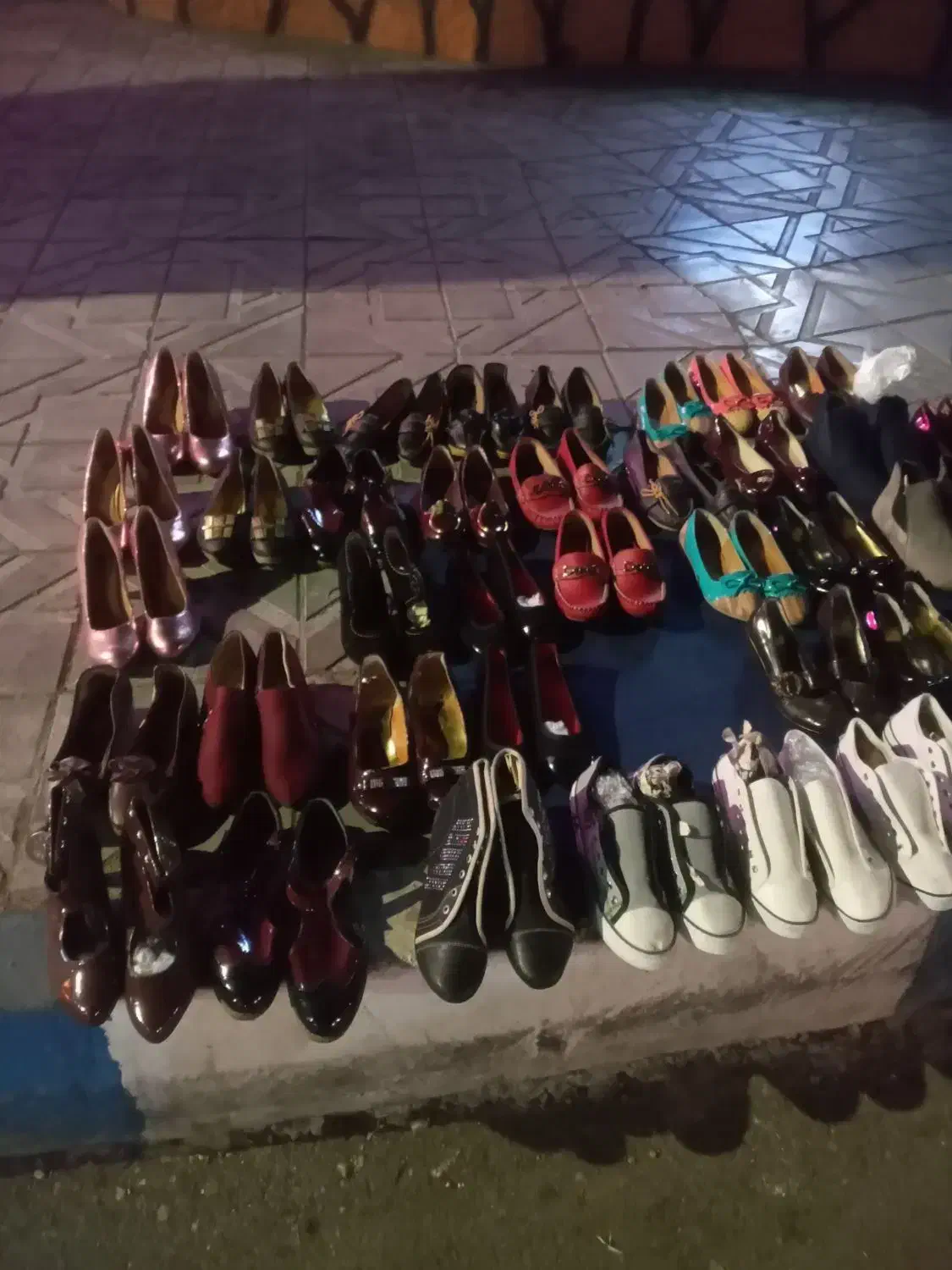 کفش م ر ا س می و تخت|کفش و لباس بچه|ایلام, |دیوار