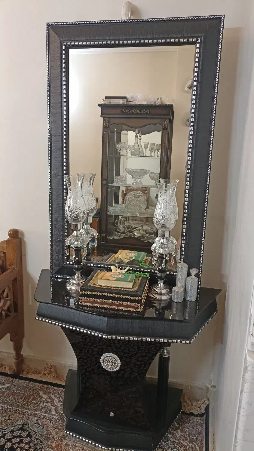 تخت خواب نوجوان و بزرگسال،آینه و شمعدان، میز آرایش|تخت و سرویس خواب|تهران, آهنگران (سراسیاب دولاب)|دیوار