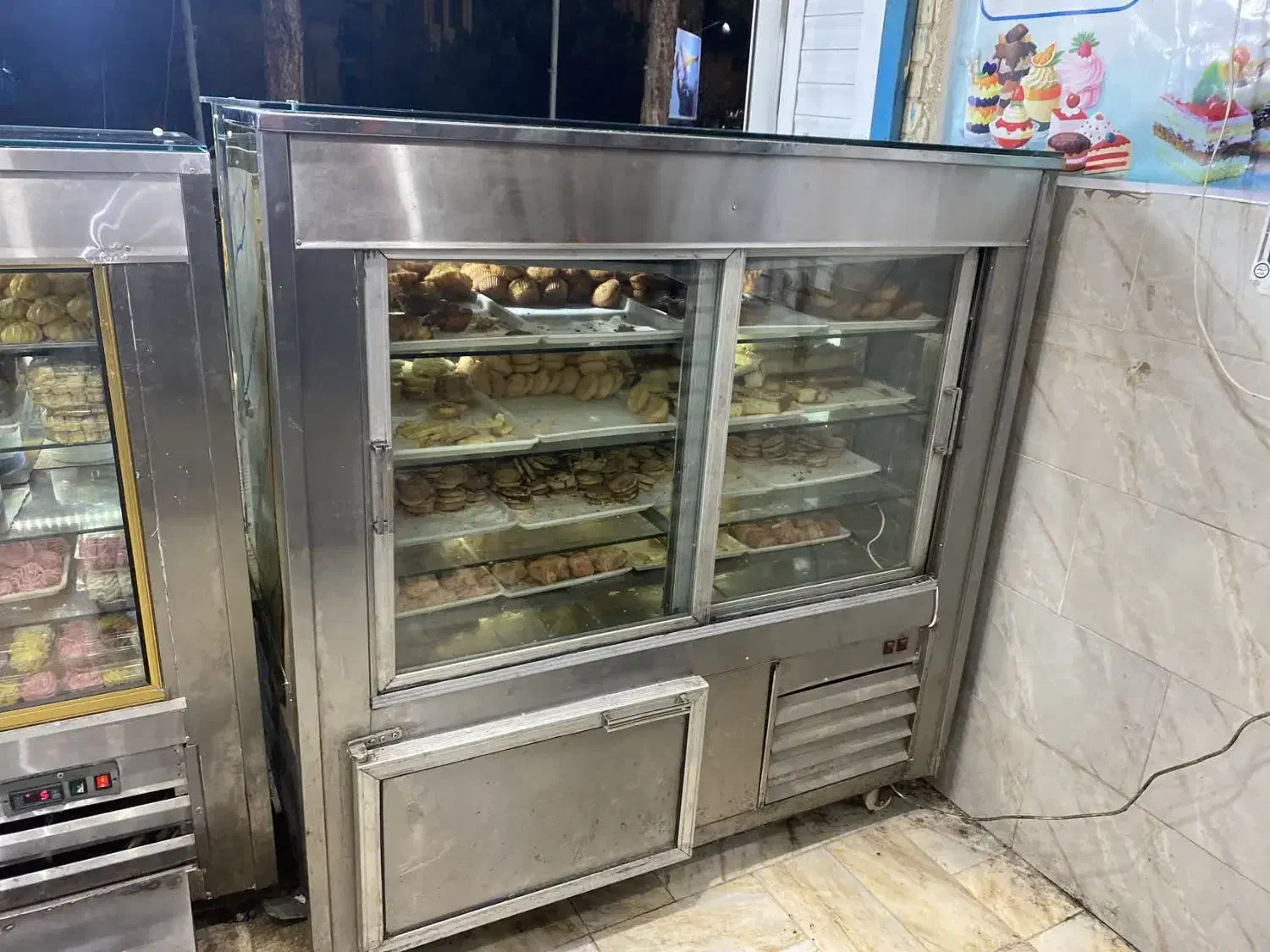 فروش یک عدد یخجال شیرینی|فروشگاه و مغازه|اردکان, |دیوار