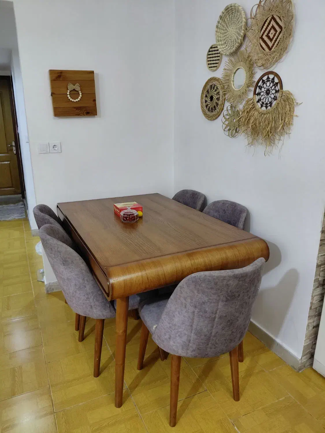 میز غذا خوری شش نفره|میز و صندلی غذاخوری|رشت, دیلمان|دیوار