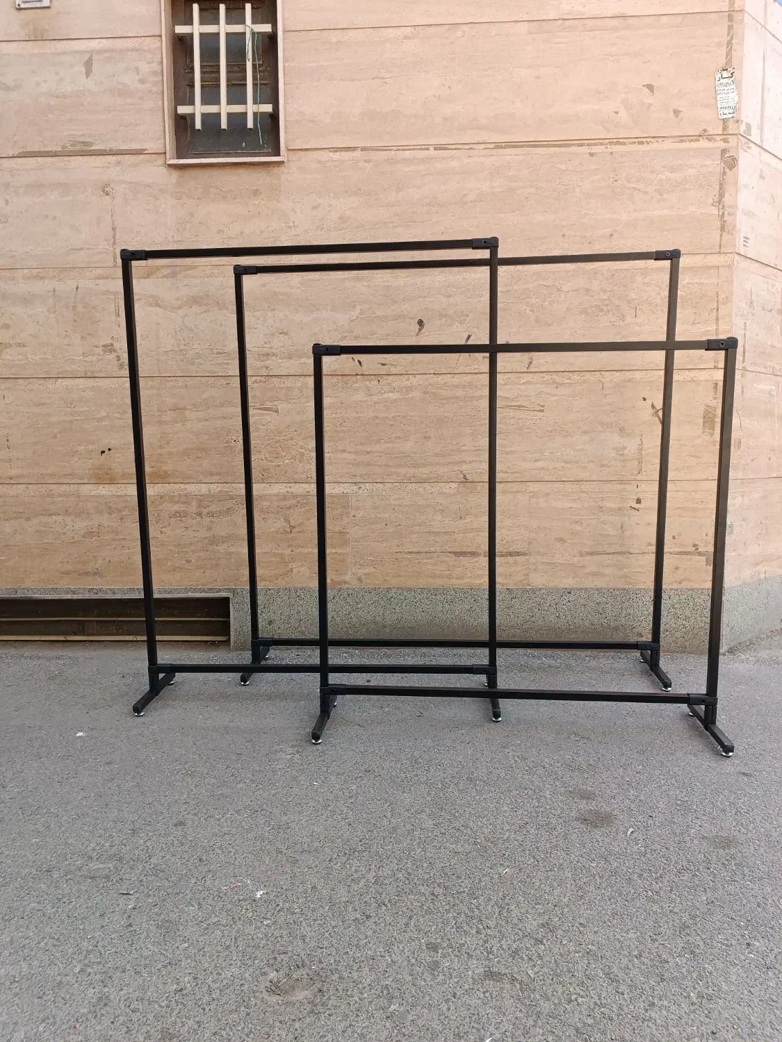 رگال لباس|بندرخت و رختآویز|قدس, شهرقدس|دیوار