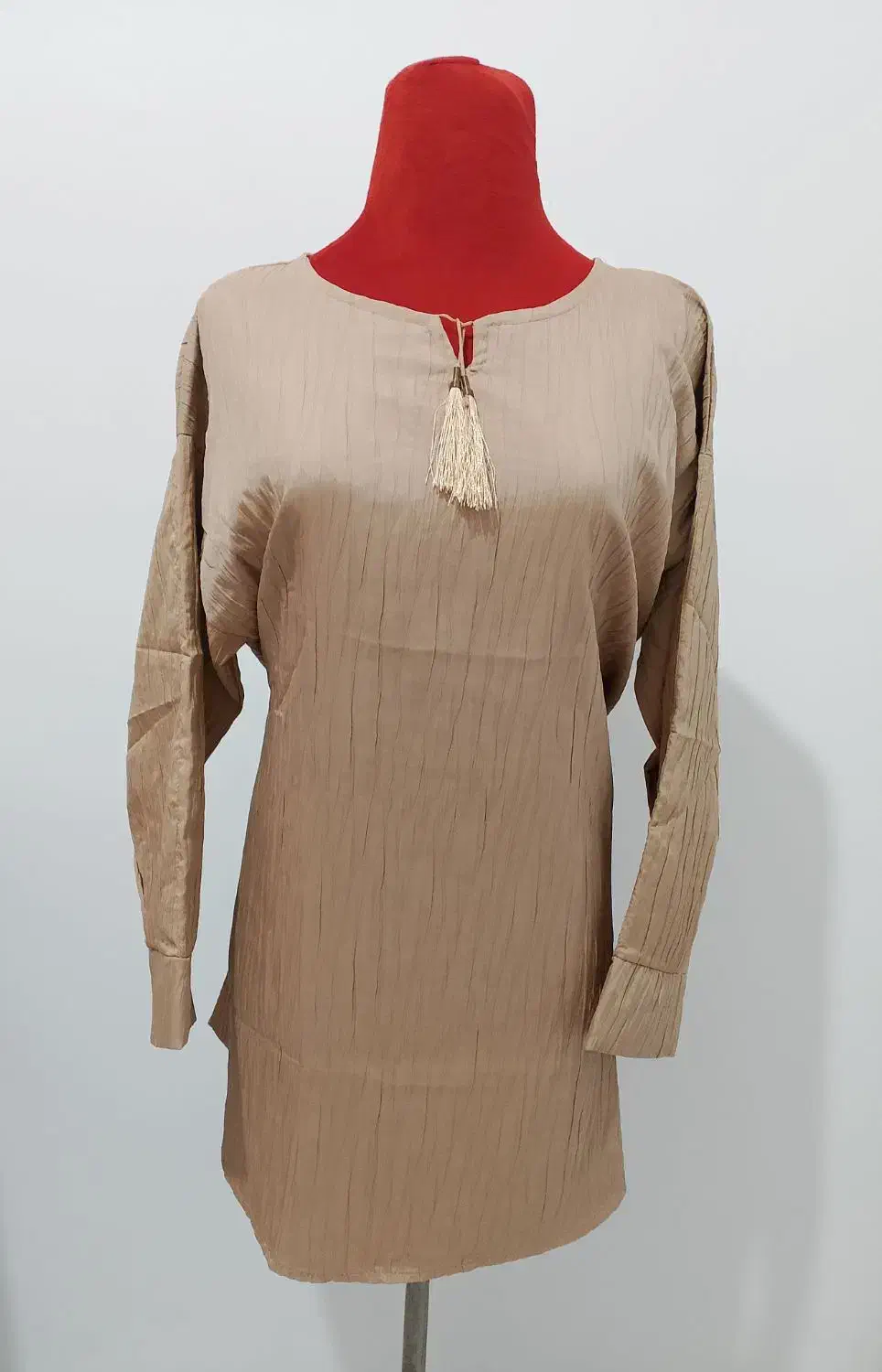 تونیک پلیسه|لباس|گلبهار, شهر جدید گلبهار|دیوار