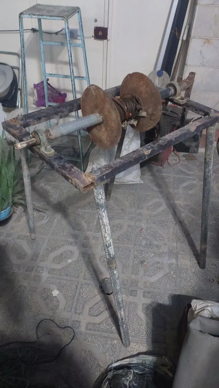 چرخ چاهکنی|ابزارآلات|ری, صفاییه (چشمه علی)|دیوار