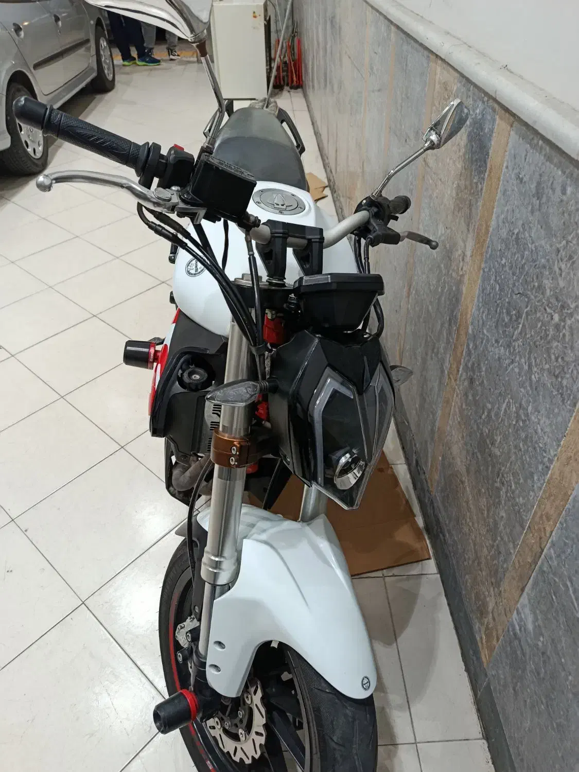 بنلی 300 مدل 1399 رنگ سفید کم کارکرد|موتورسیکلت|تنکابن, |دیوار